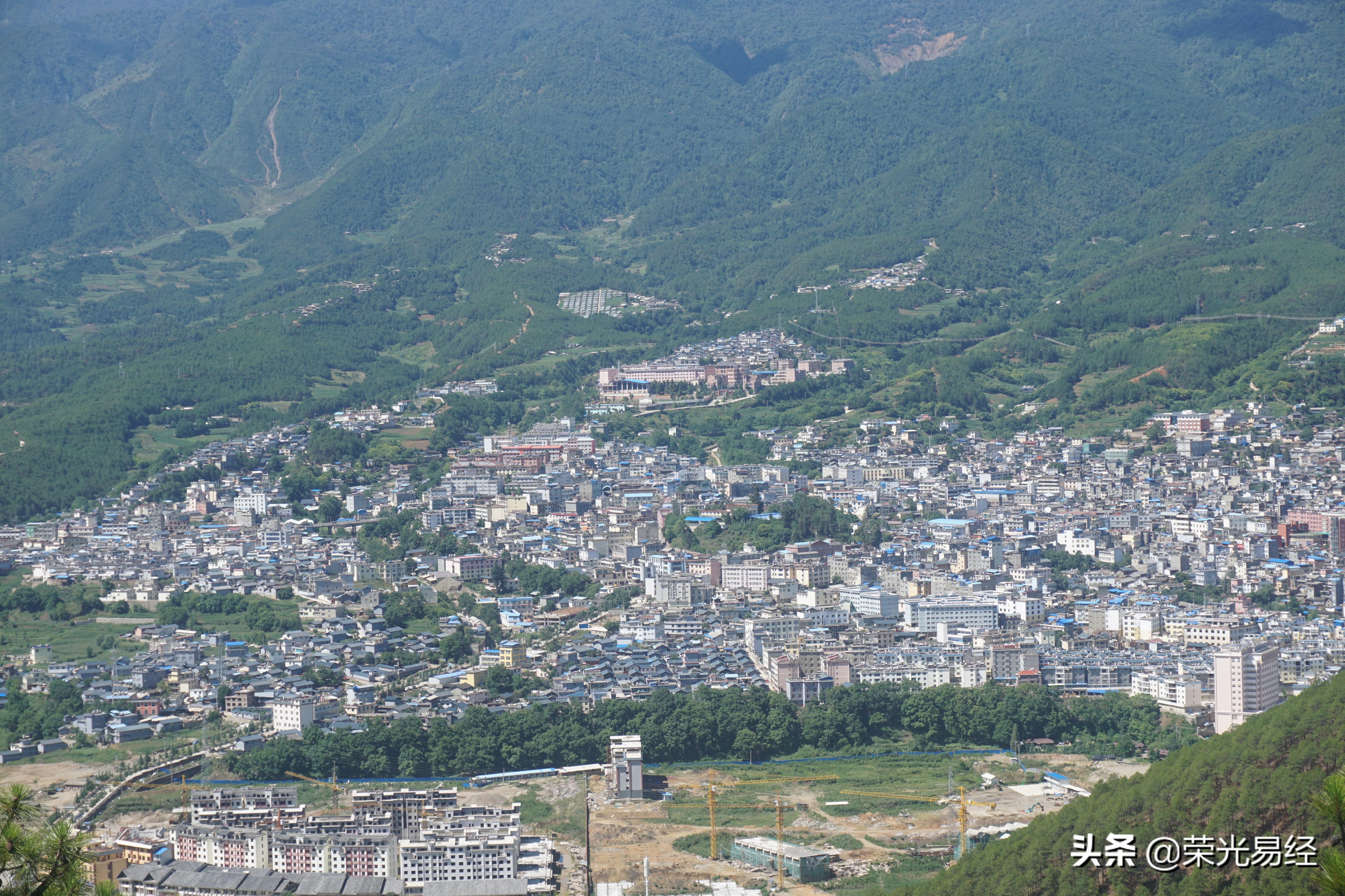 维西傈僳族自治县小学校长最新领导团队的教育理念与实践探索